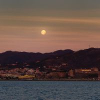 Savona at dawn with full moon, Савона