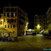 Savona, veduta notturna di Piazza Alaggio, Савона