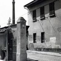 Via Vecchia con una delle ciminiere della Fornace Frazzi, Кремона