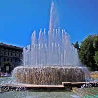 Milano, Piazza Castello. Particolare della fontana antistante il Castello Sforzesco, Милан