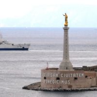 Arrivando a Messina - La Madonnina - Statua della Madonna della Lettera sulla torre "Campana" -, Мессина