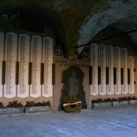 Novara Broletto monumenti hai caduti Partigiani, Новара