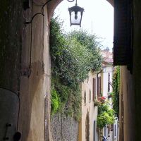 Arezzo - "Vicolo Appuntellato" - Quartiere di Colcitrone, Ареццо