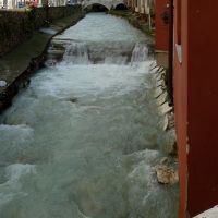 Il Carrione ... un breve corso dacqua che nasce nelle Alpi Apuane ..., Каррара