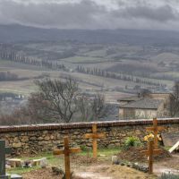 Poggibonsi- Veduta della campagna Toscana dal cimitero attiguo alla Basilica di San Lucchese, Лючча