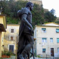 Massa, La Rocca, statua a S. Rocco, Масса