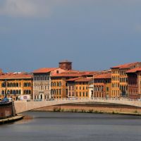 River Arno, Pisa, and the Ponte della Fortezza, Пиза
