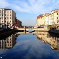 The Mirror Waters (Trieste), Триест