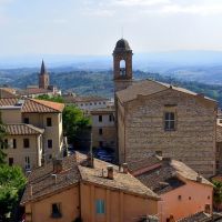 Perugia: la Chiesa di Santo Spirito e il Campanile della Chiesa di Santa Giuliana. (23-08-2010), Перуджа