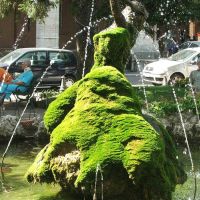 Living statue dancing in the fountain, Перуджа