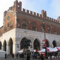 Piacenza piazza Cavalli., Пьяченца