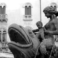 Sirena con bambino (Fontana di Diana) - Mermaid and Child (Diana fountain), Сиракуза