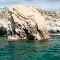 Siracusa-Isola di Ortigia-grotte marine(la forma del pesce), Сиракуза