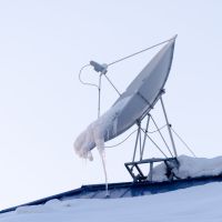 ул. Советская, спутниковая тарелка на крыше магазина М Техникс, Зыряновск