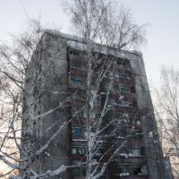 Вторая девятиэтажка от бульвара Бурнашева по Жаксыбаева, Зыряновск