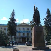 Памятник Ленину перед управлением Зыряновского ГОКа, Зыряновск