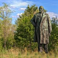 Lenin statue amongst tree (legacy of the Soviet Union), Усть-Каменогорск