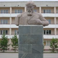 kustanay - Qostanay 20-6-2004 Monumento a Ibrai Altynsarin, Кустанай