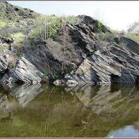 Скалы на реке Губерля, Ленинское