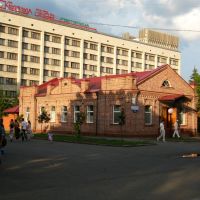 У гостиницы, Петропавловск