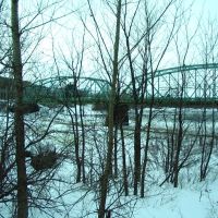 Old Bridge Through the Branches in Drummondville, Драммондвилл