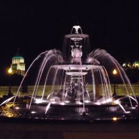 Fontaine de Tourny et édifice Price la nuit, Чикоутими