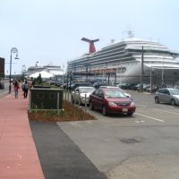 Cruise ships in Saint John Harbour, Сент-Джон