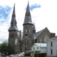 First Presbyterian Church.  These steeples are a distinctive mark on the Brockville skyline.  Does the one steeple look crooked to you? It is, and it was built that way.  It is clad in slate tiles., Броквилл