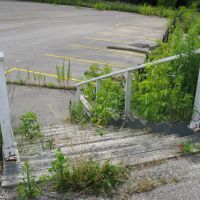 Stairs to abandoned golf course, Ричмонд-Хилл