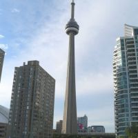Canada, la ville de Toronto et la Tour CN, la Tour Nationale du Canada est une tour de 553,33 mètres de haut, Торонто