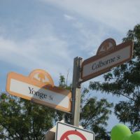 Yonge Street at Colborne Street Sign, Торнхилл