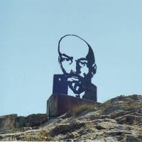 На горе металлический Ленин в Араване, Араван