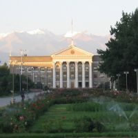 Morgenstimmung auf dem Manasplatz, Бишкек