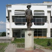 Osh, Orozbekov monument, Ош