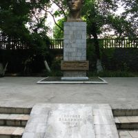 Osh, Toktogul public park, Vladimir Golubev monument, Ош