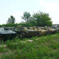 Тут Учат Управлять Танком/ There are also taught to drive a tank, Карамык