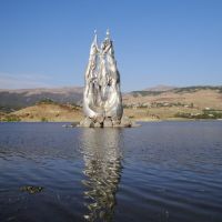 Aghbyurak Reservoir, Monument in the water, Раздан