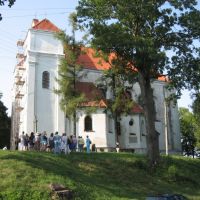 турысты ля Фарнага Касьцёлу ♦ tourists near the church, Новогрудок