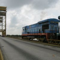 El tren sube al puente del Río Coatzacoalcos, Коатцакоалькос