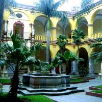 Vista del Patio central del Museo de Arte de Orizaba, Ver. México., Оризаба