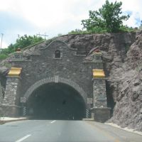 Por el Tunel de la avenida Pozuelos, Валле-де-Сантъяго