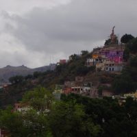 Vista del Pipila desde Alhondiga, Валле-де-Сантъяго