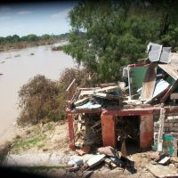 Restos de Vivienda despues de la crecida del Rio Sabinas, Салтилло