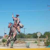 Escultura Metalica del vaquero de Sabinas, Салтилло