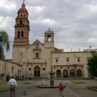 Plaza Iglesia San Agustin, Морелиа