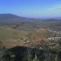 Vista del cerro de la cruz al de los huevones, Пуруандиро