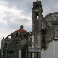 iglesia al lado de estación de ferrocarril, Куаутла-Морелос
