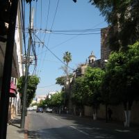 Cuernavaca; Avenida Morelos a la altura de Catedral, mirando al Norte, Куэрнавака