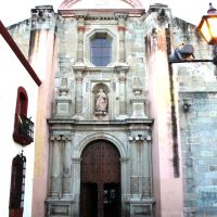 Entrada lateral de la Iglesia, Оаксака (де Хуарес)