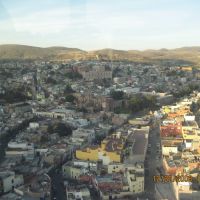 Otra panorámica de la ciudad de Zacatecas, desde la estación del teleférico., Закатекас